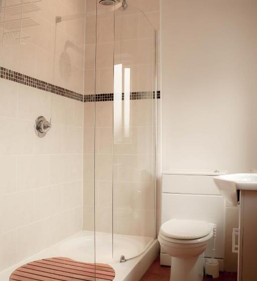 غرفة قياسية, The Victory At Mersea