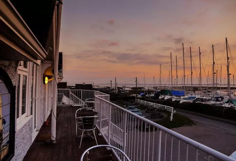 オーシャンビュースタンダードルームバルコニー付き, The Victory At Mersea