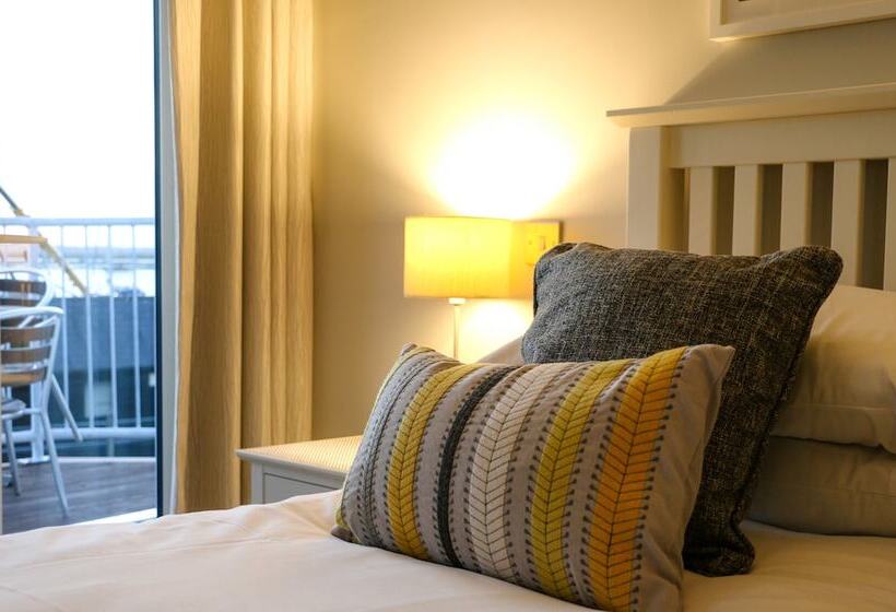 غرفة قياسية, The Victory At Mersea