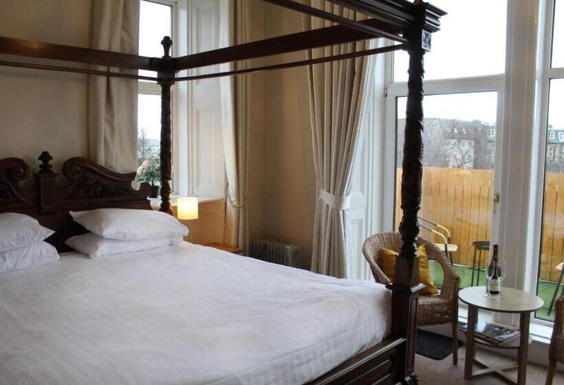 غرفة قياسية, The Woodhouse