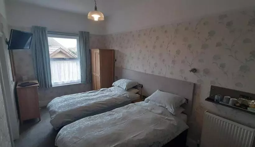 デラックスルーム, Brooke House