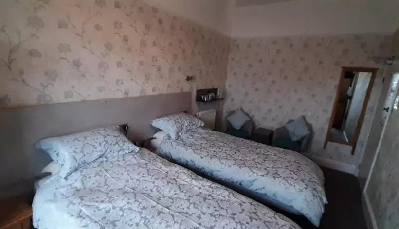デラックスルーム, Brooke House