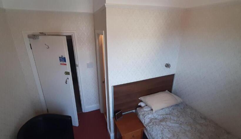 Standard Yhden Hengen Huone, Brooke House