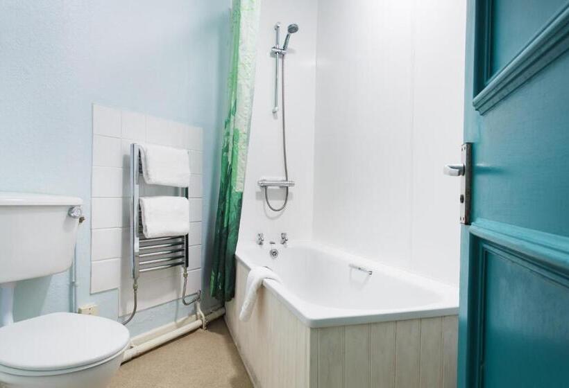 标准间, The Saddle Inn