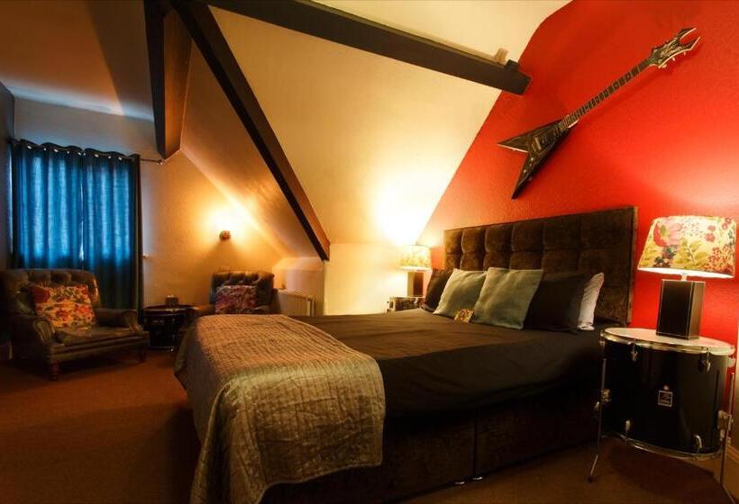 标准间, The Saddle Inn