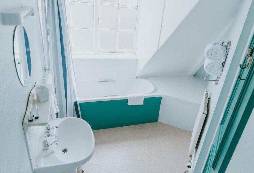 高级客房, The Saddle Inn