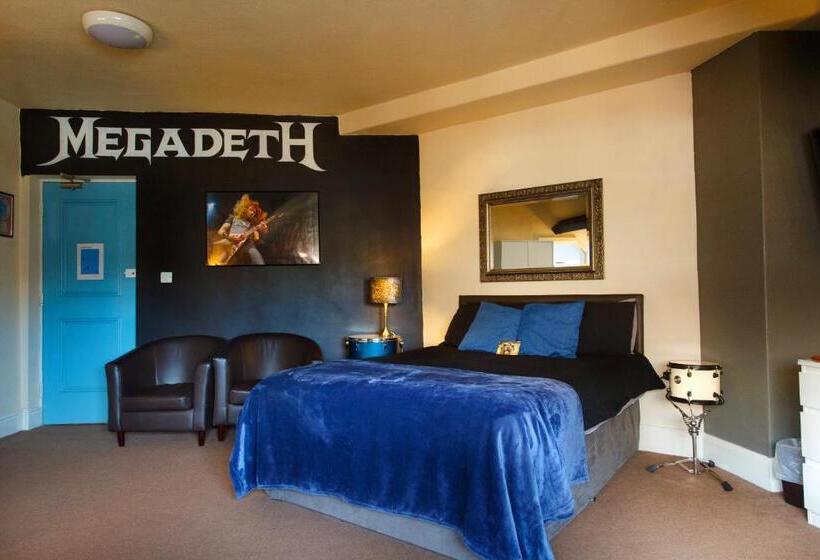 家庭间, The Saddle Inn