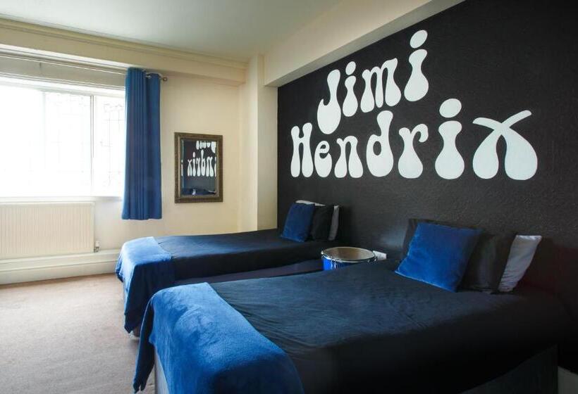 家庭间, The Saddle Inn