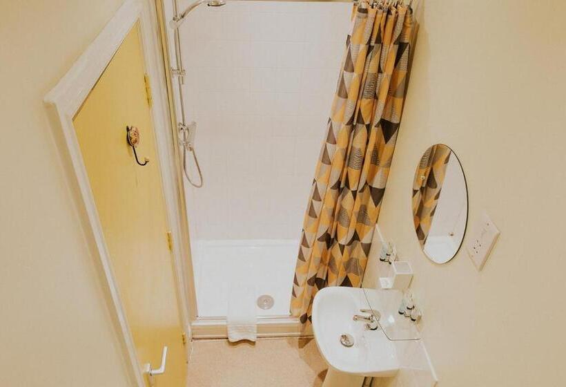 基本间, The Saddle Inn