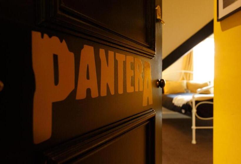 基本间, The Saddle Inn