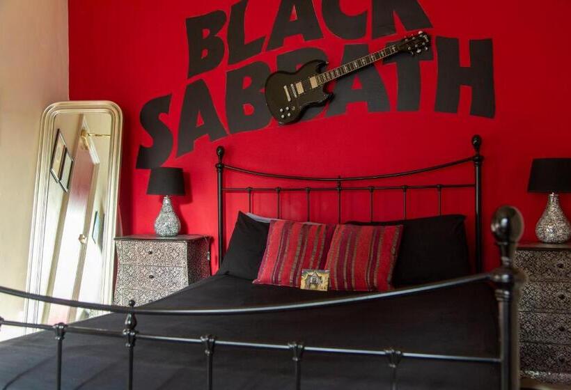 标准间, The Saddle Inn