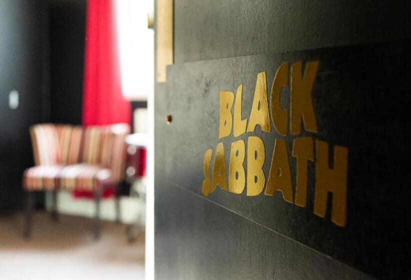 标准间, The Saddle Inn