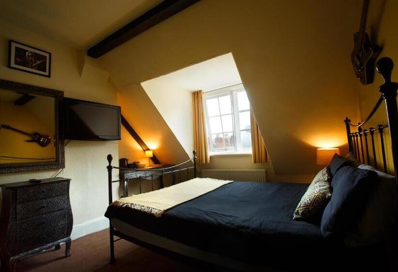 标准间, The Saddle Inn