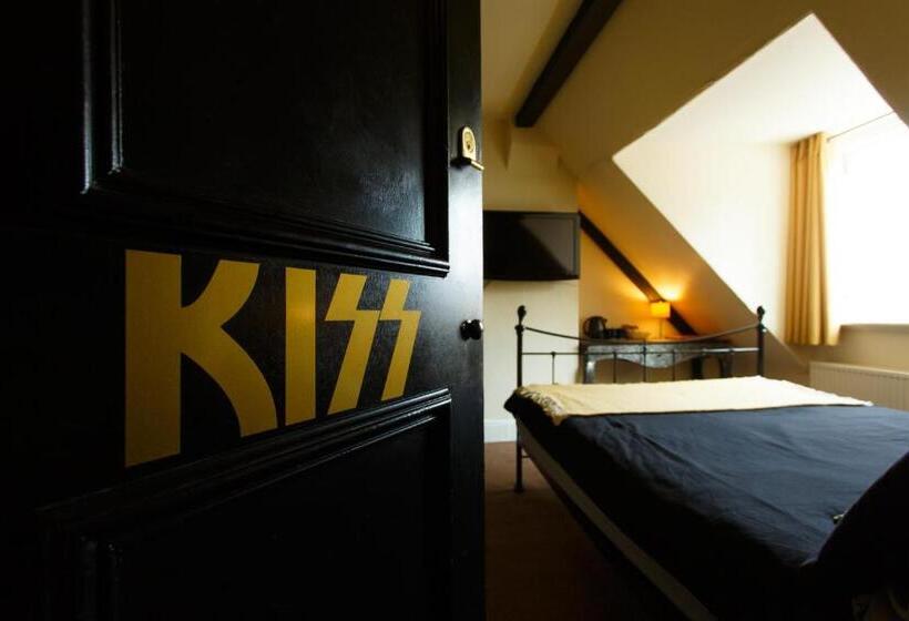 标准间, The Saddle Inn