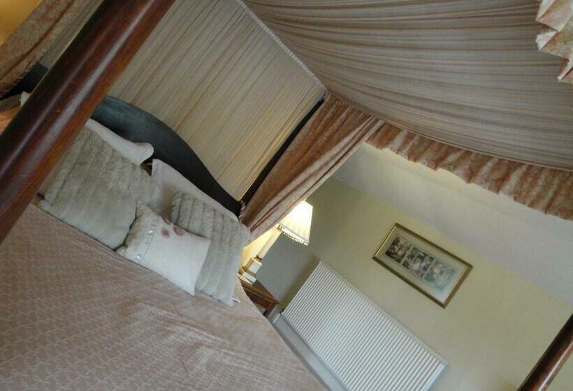 غرفة قياسية, Cary Fitzpaine House