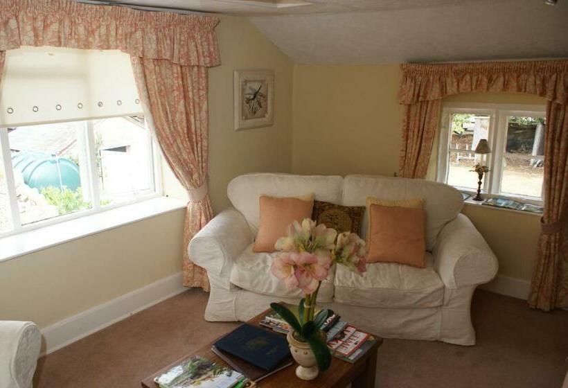 غرفة قياسية, Cary Fitzpaine House