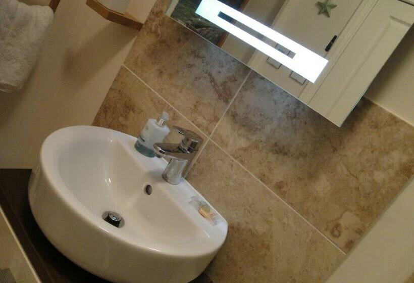 غرفة قياسية, Cary Fitzpaine House