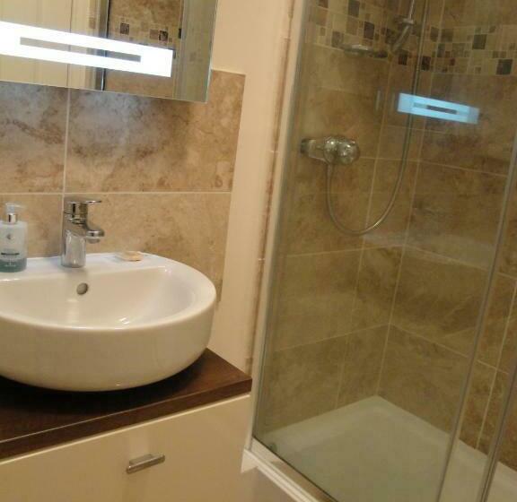 غرفة قياسية, Cary Fitzpaine House