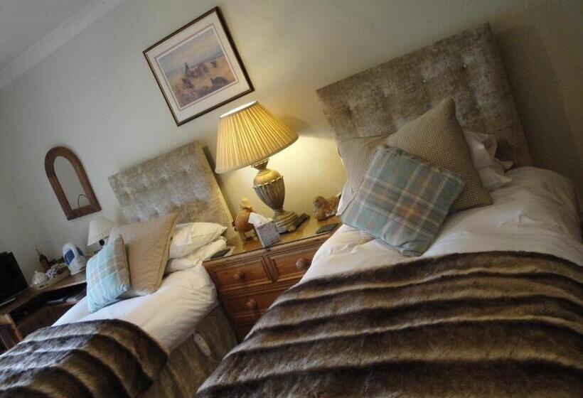 غرفة قياسية, Cary Fitzpaine House