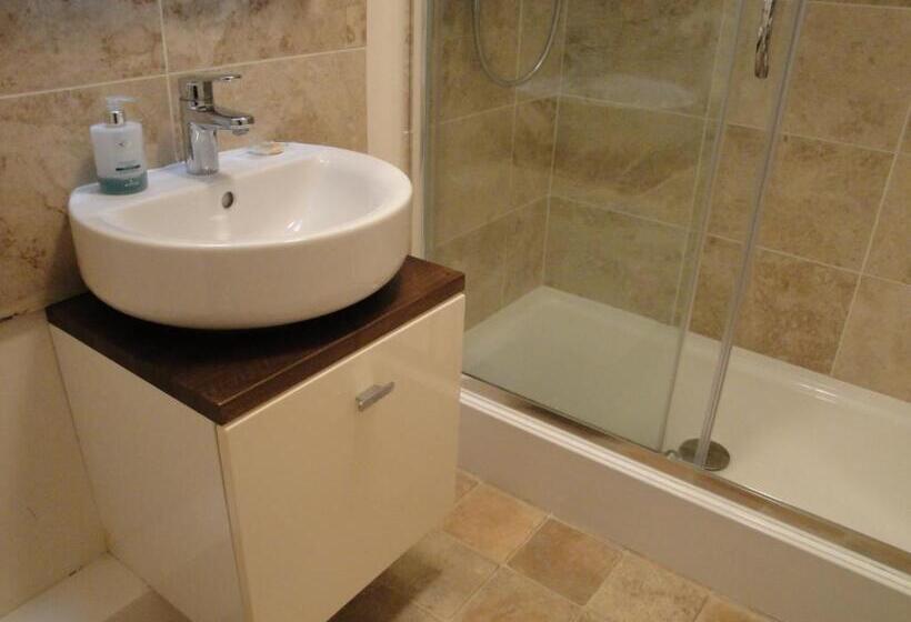 غرفة قياسية, Cary Fitzpaine House