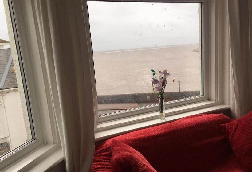 اتاق خانوادگی با چشم‌انداز دریا, Ash Hotel B&b