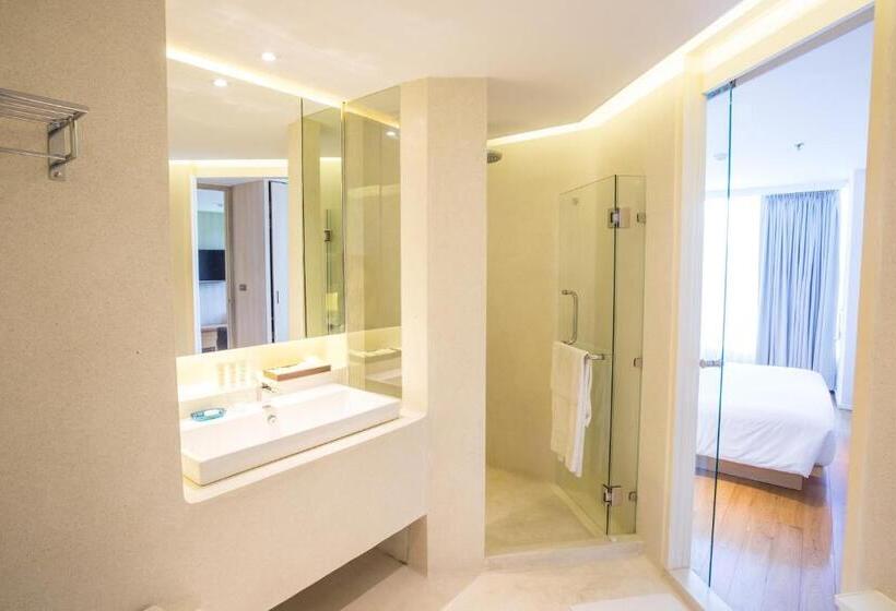 Люкс Повышенной Комфортности, Balcony Seaside Sriracha Hotel & Serviced Apartments