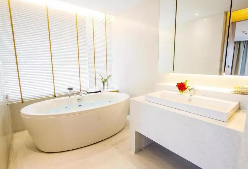 オーシャンビュースイート, Balcony Seaside Sriracha Hotel & Serviced Apartments