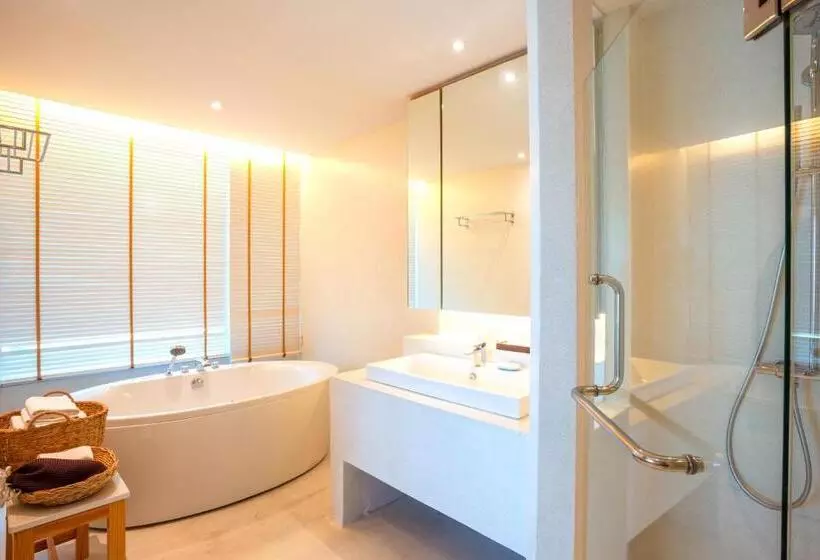 オーシャンビュースイート, Balcony Seaside Sriracha Hotel & Serviced Apartments