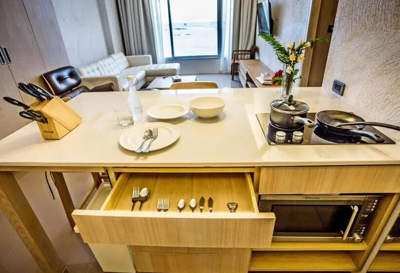 オーシャンビュースイート, Balcony Seaside Sriracha Hotel & Serviced Apartments