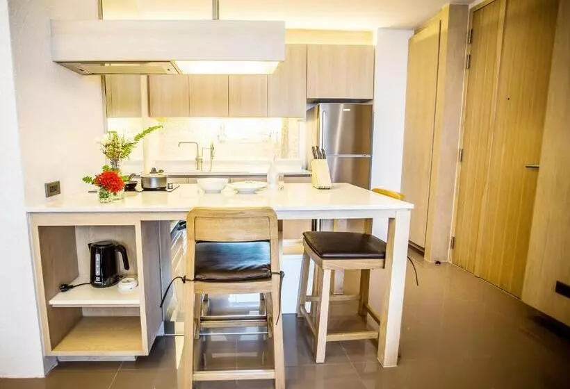 オーシャンビュースイート, Balcony Seaside Sriracha Hotel & Serviced Apartments