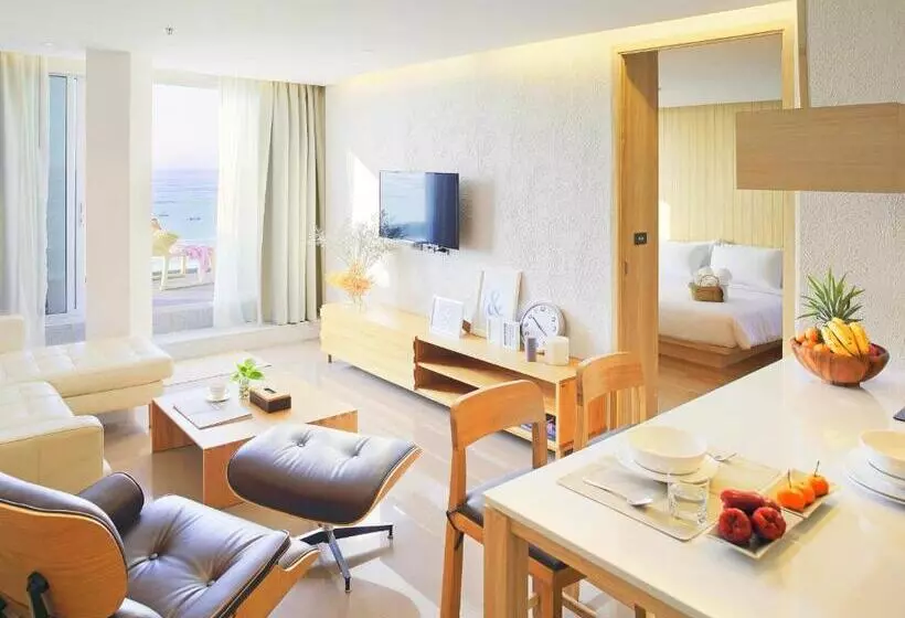 オーシャンビュースイート, Balcony Seaside Sriracha Hotel & Serviced Apartments