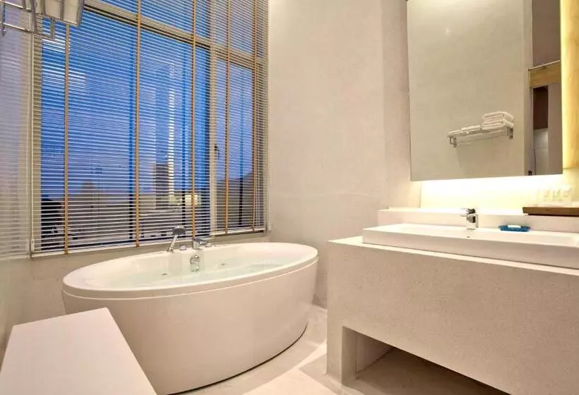 ペントハウススイート, Balcony Seaside Sriracha Hotel & Serviced Apartments