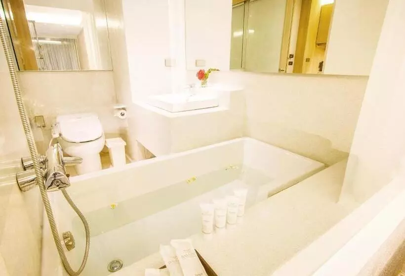 デラックススタジオ, Balcony Seaside Sriracha Hotel & Serviced Apartments