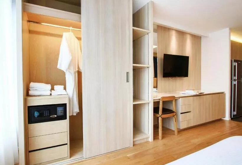 デラックススタジオ, Balcony Seaside Sriracha Hotel & Serviced Apartments