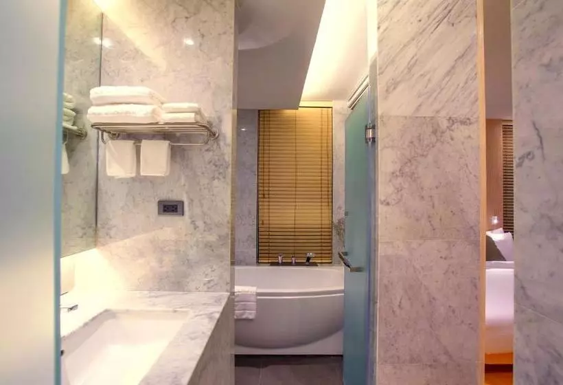 オーシャンビューデラックススイート, Balcony Seaside Sriracha Hotel & Serviced Apartments