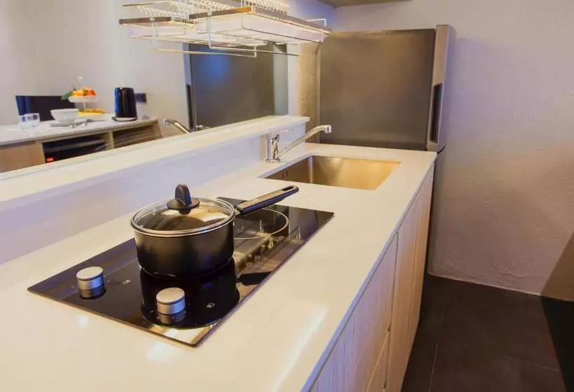 デラックススイート, Balcony Seaside Sriracha Hotel & Serviced Apartments