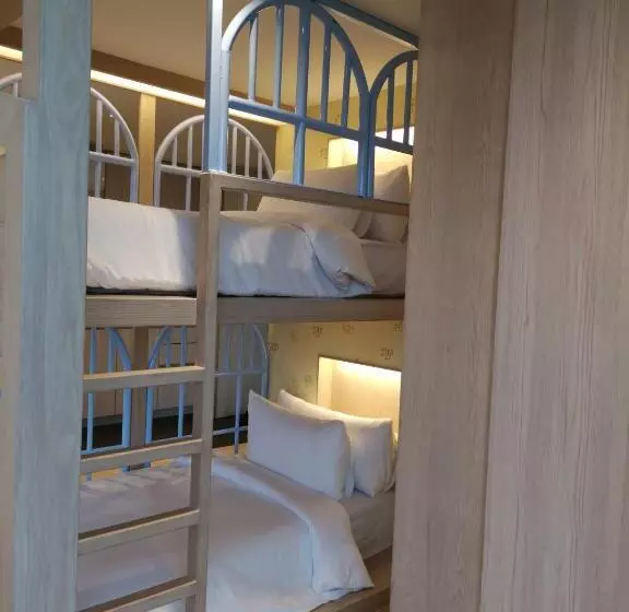 スイート(家族用), Balcony Seaside Sriracha Hotel & Serviced Apartments
