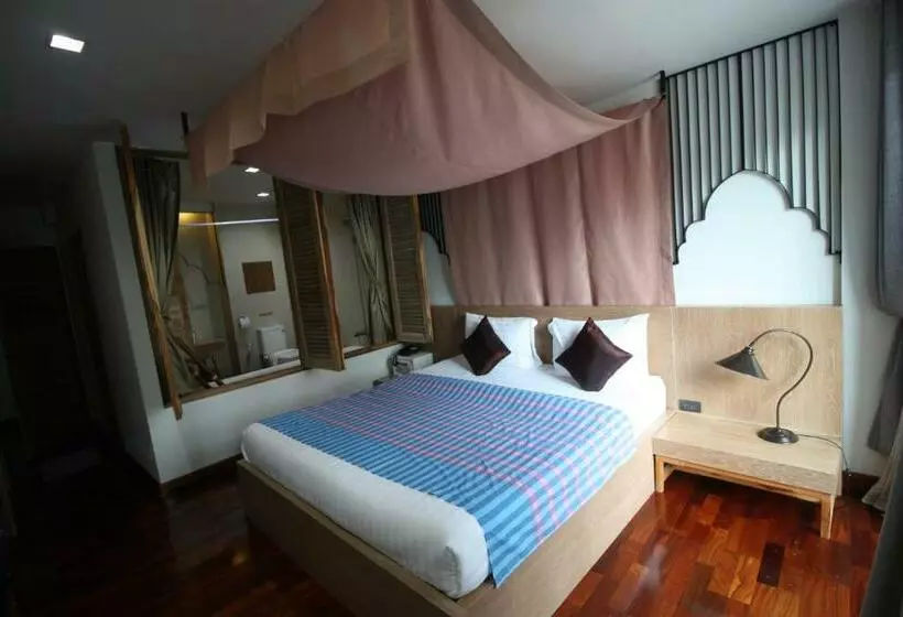 اتاق سوپریور با تخت بزرگ, Nakorn De Sukhothai Hip