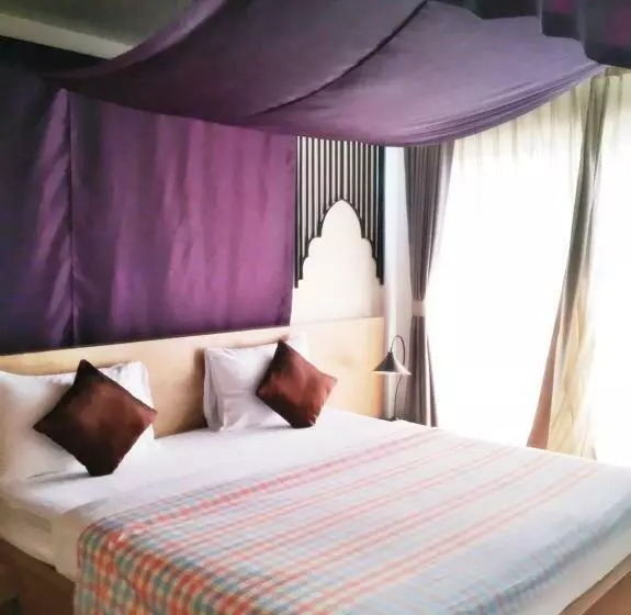 اتاق سوپریور با تخت بزرگ, Nakorn De Sukhothai Hip