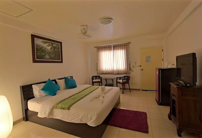 デラックスルーム, Charn Residence