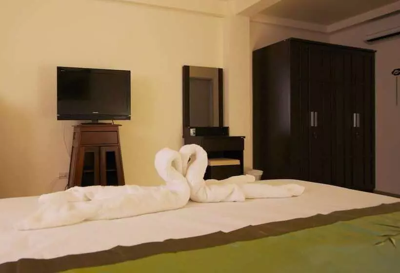 デラックスルーム, Charn Residence