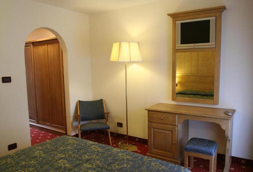 Quarto Triplo Clássico, Gh Hotel Monzoni