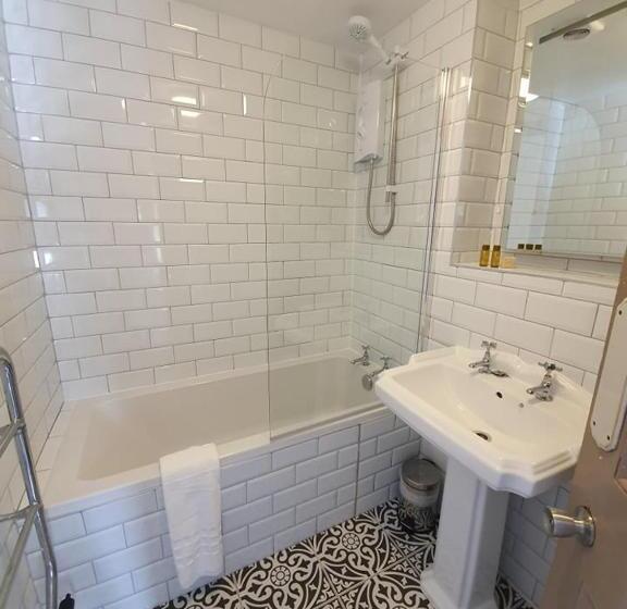 غرفة سوبيريور إطلالة على البحيرة, Achray House Restaurant With Rooms