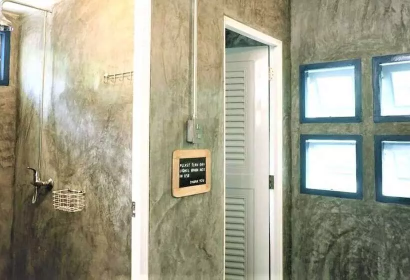 اتاق استاندارد با سرویس بهداشتی مشترک, Chanchalay Hip Hostel Sha Extra Plus