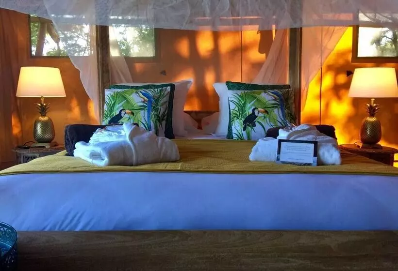 Deluxe Tent, Domaine De Chalvêches Hôtel Spa 4