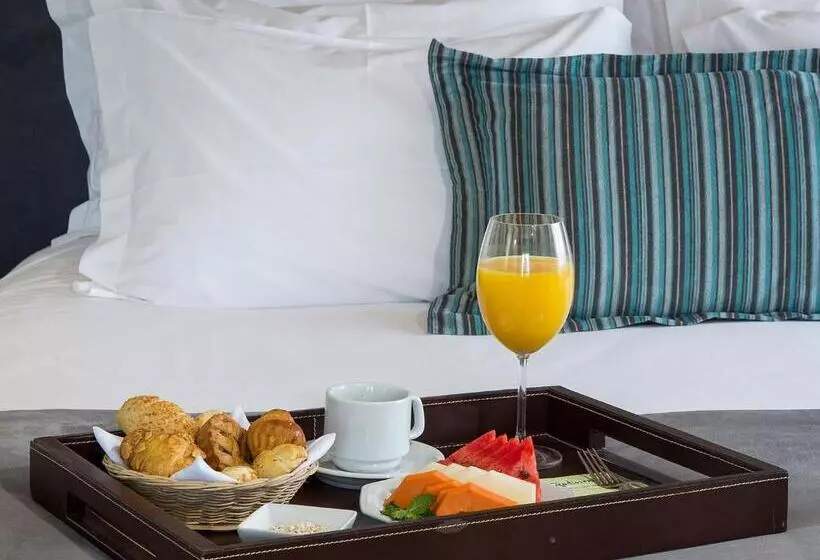 キングサイズベッドのエクゼクティブルーム, Holiday Inn Chicago Schaumburg, An Ihg