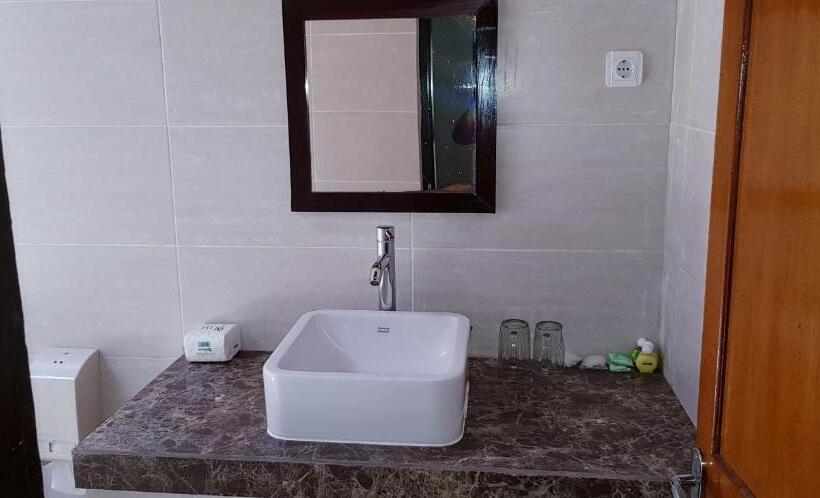 חדר סטנדרט, Kusnadi