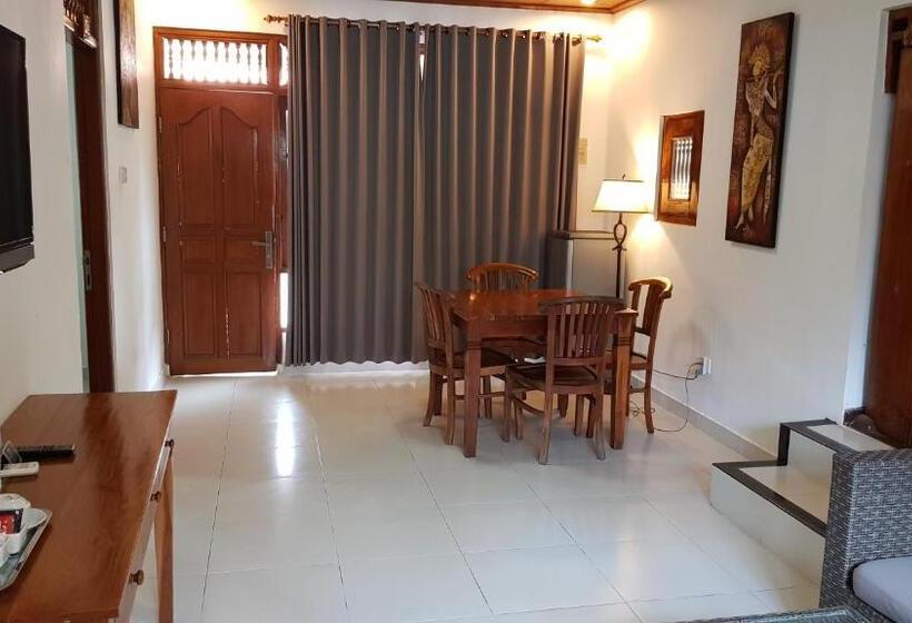 חדר משפחתי, Kusnadi