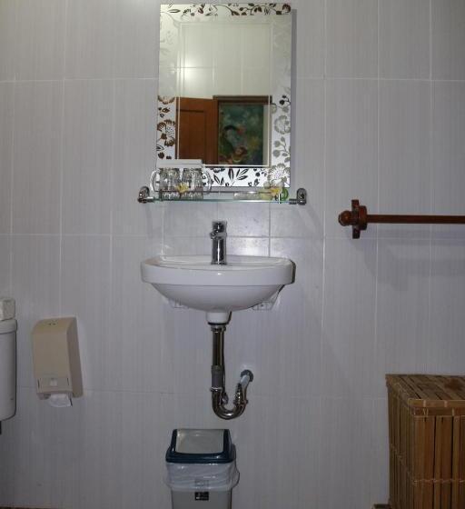 חדר משפחתי, Kusnadi