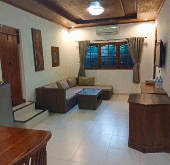 חדר משפחתי, Kusnadi